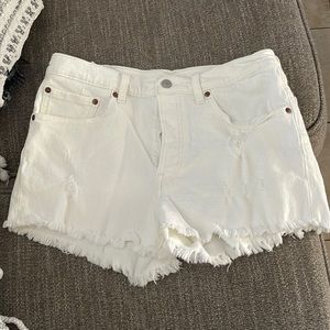 Women high wasted levi shorts. Size 30
